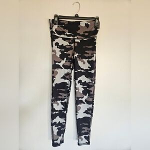 Women's Mono B Camouflage Camo black gray leggings size Medium M